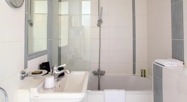Семейный номер Standard Hotel Eiffel Seine