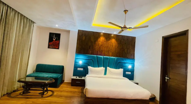 Люкс Ark Holiday Inn By Dls Hotels