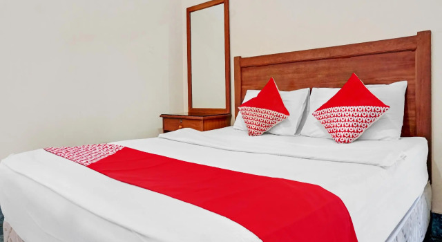 Standard Doppel Zimmer RedDoorz Plus At Hotel Griya Astoeti