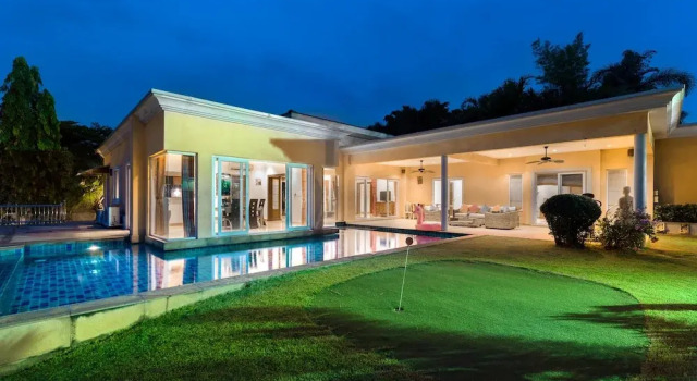 Stunning Luxury Golf and Pool Villas