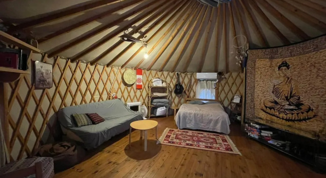Шале c 1 комнатой с балконом Yurt Located in a Little oak Grove