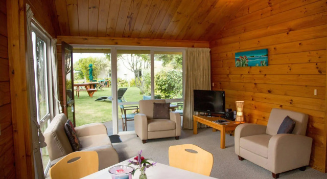 Tatahi Lodge Beach Resort, Забронировать Курортный отель Хахей Coromandel Peninsula, рядом с Cathedral Cove
