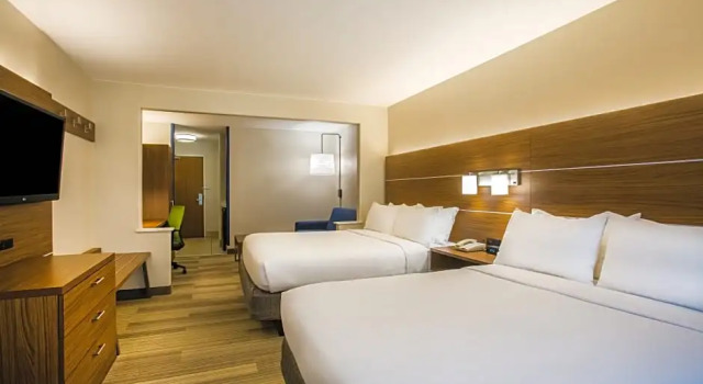 Четырёхместный люкс Holiday Inn Express Hotel & Suites Cedar City by IHG