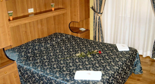 Hotel Mari 2, Забронировать Отель Отели Рима с завтраком, рядом с Универмаг La Rinascente, Завтраки