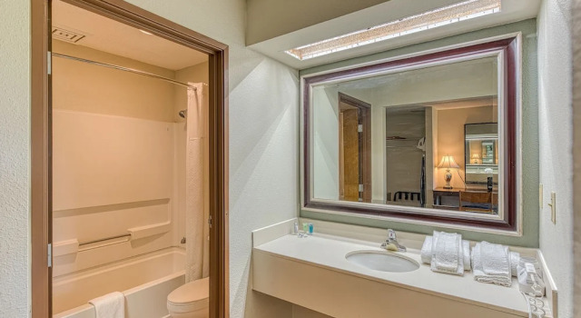 Номер Economy American Inn & suites