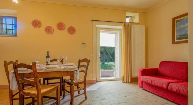 Amazing Apartment in Lamporecchio With Sauna, Wifi and Indoor Swimming Pool, Prenota Appartamento Hotel a Lamporecchio con piscina, Piscina