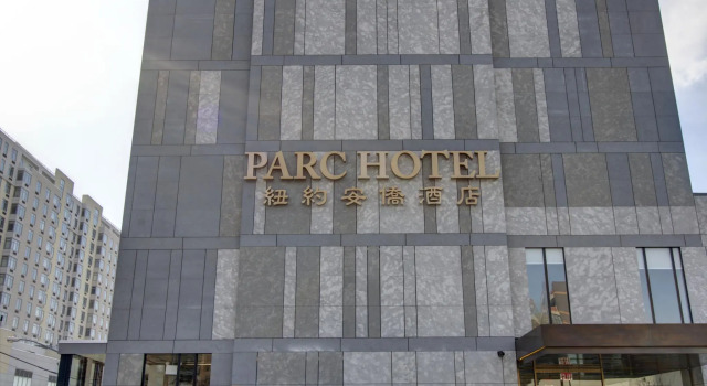 Кровать в общем номере The Parc Hotel