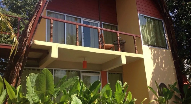 Семейный номер Deluxe с балконом и с видом на сад Holiday Home Khuek khak