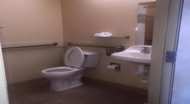 Четырёхместный номер Standard Microtel Inn & Suites by Wyndham Quincy Downtown - River Area