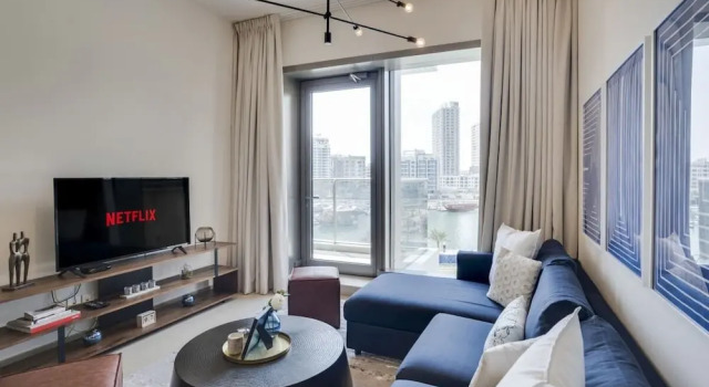 Modern En-suite Flat w/ Dubai Marina View!