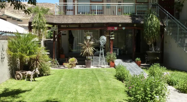 Апартаменты Springbok Apartments