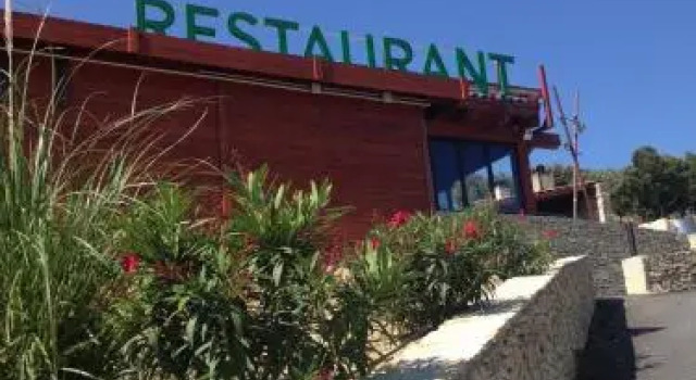 Camping Mer et Camargue, Rezerwuj Pole kempingowe Calvisson Gard