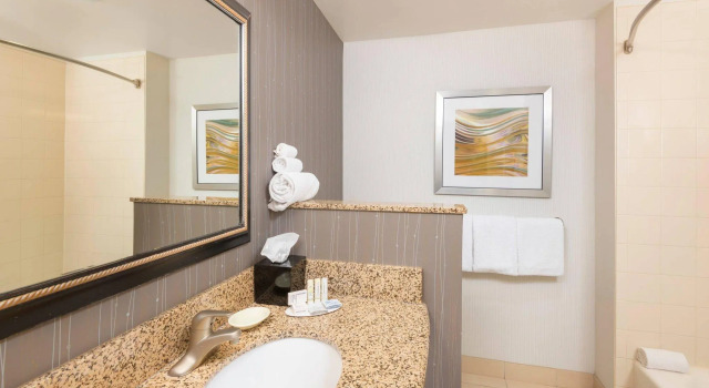 Четырёхместный номер Standard Courtyard Phoenix North / Happy Valley