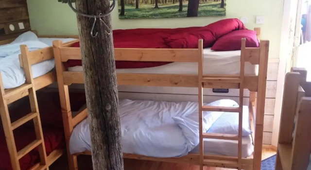 Vuode makuusalissa Edens Yard Backpackers