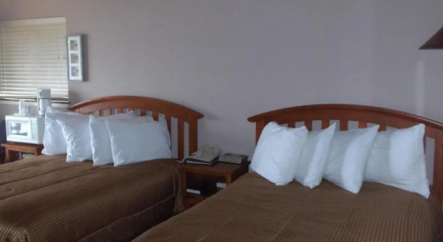 Четырёхместный номер Standard Gualala Surf Inn on the ocean bluff