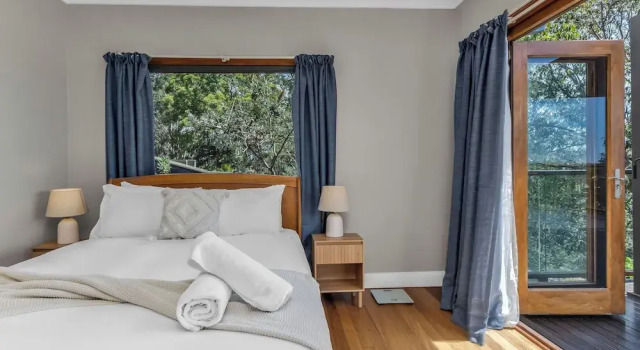 Коттедж с 3 комнатами с балконом и с видом на реку Hillcrest Retreat with River Views