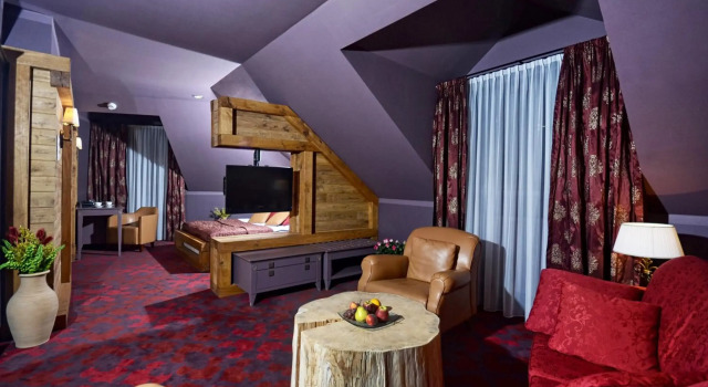 Hotel Zubrówka Bialowieza, Забронировать Отель Беловеж 