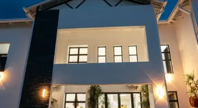 Serene Luxury Hotel, Book Hotel 4-stjernede hoteller i Bulawayo, 4*
