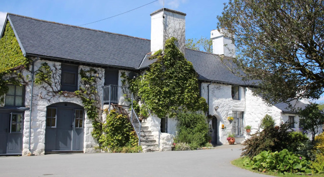 Dolgun Uchaf Historic B&B and Cottages with Boutique Bedrooms In The Heart of Snowdonia, Забронировать Отель «постель и завтрак» Отели Сноудония 4 звезды, 4*
