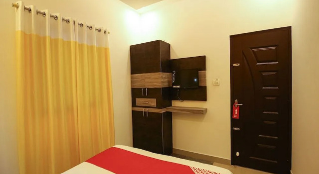 OYO 10152 Rail View Residency