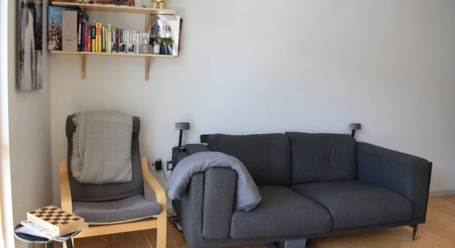 Modern 2 Bedroom Flat With Balcony