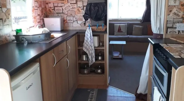 Caravan on Combe Haven - Sleeps 8 & Pet Friendly, Забронировать Отель Отели Исторического графства Суссекса с парковкой, Парковка