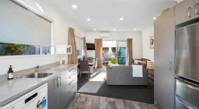Апартаменты Two Tree Motel & Lodge