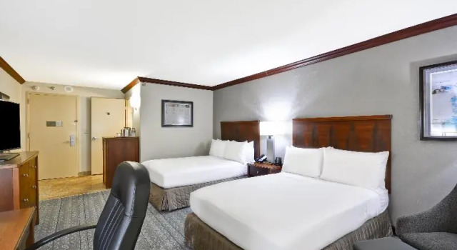 Номер Standard Crowne Plaza Tulsa Hotel Southern Hills