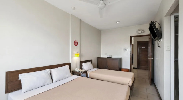 Трёхместный семейный номер Standard Governor Forbes Inn - Manila City Center
