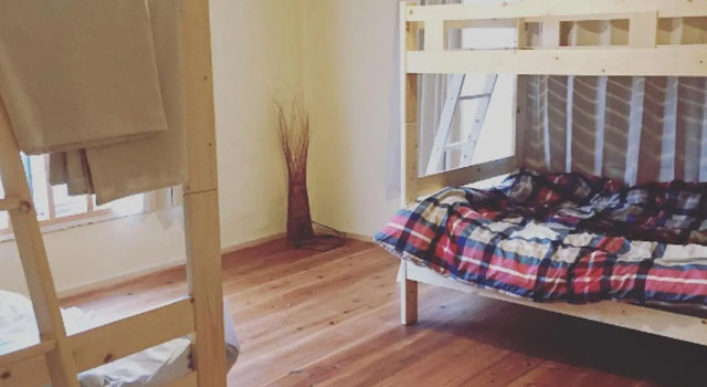 Кровать в общем номере Guest House & Cafe Ohana