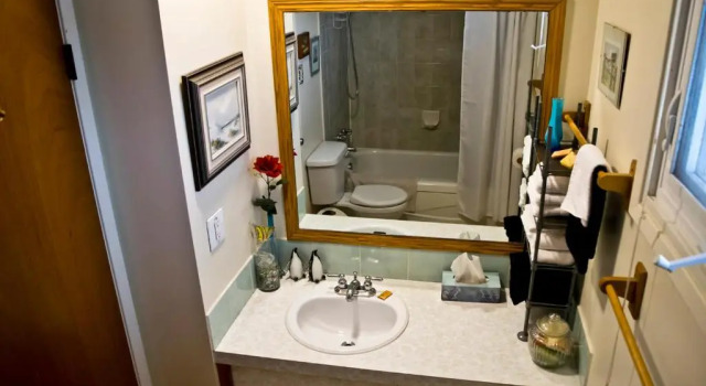 The Dewberry Homestay B&B, 予約 ベッド・アンド・ブレックファースト Southeast Edmonton エドモントン
