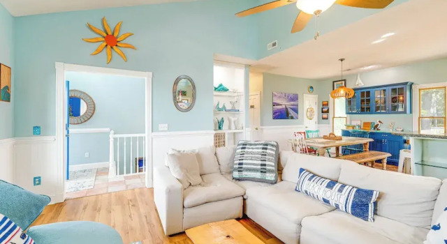 Коттедж Hot Tub & Bay Views: Outer Banks Home