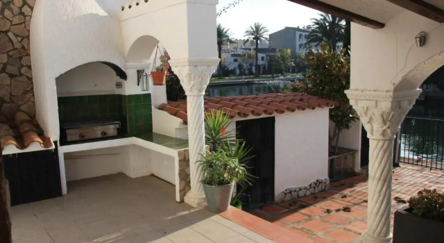 Chalet al canal