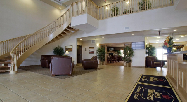 Stonebridge Hotel Dawson Creek, Buchen Sie Hotel Hotels in British Columbia mit Pool, Schwimmbad