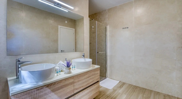 Семейный коттедж с балконом Villa Mare With Private Pool And Garden - Happy Rentals