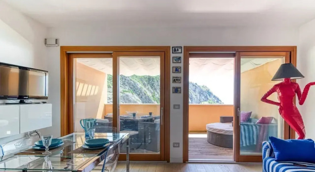 The Lady in Red Studio Flat with Sea View Terrace, Book Hotel Duino Aurisina 