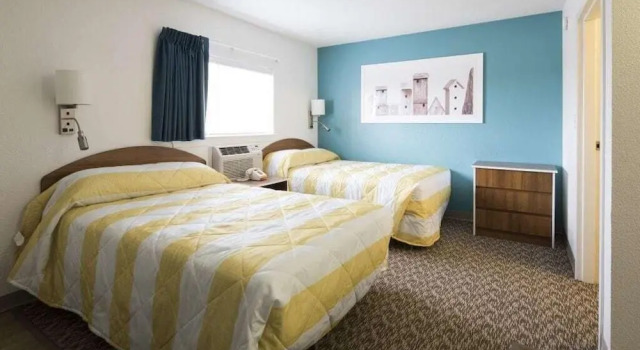 InTown Suites Extended Stay Newport News City Center, Varaa Hotelli Hotellit Minnesota pysäköinnillä, Pysäköinti