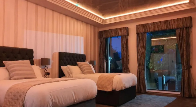 Четырёхместный номер Premium The Old Hall Hotel