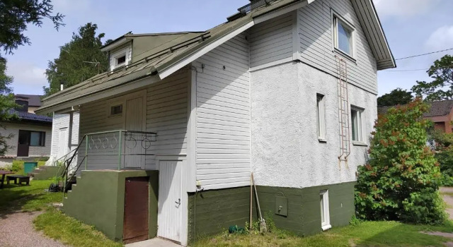 Kalle's unluxury guest house Aircon 15min city center by train, Забронировать Гостевой дом Leppävaara Эспоо