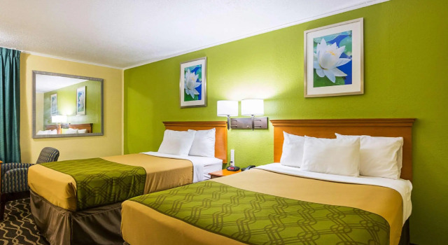 Четырёхместный номер Standard Econo Lodge Garden City - Savannah