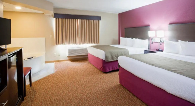 Четырёхместный номер Standard AmericInn by Wyndham Osceola