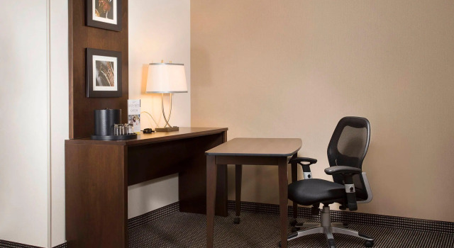 Четырёхместный номер Standard Courtyard par Marriott Montréal Centre-ville