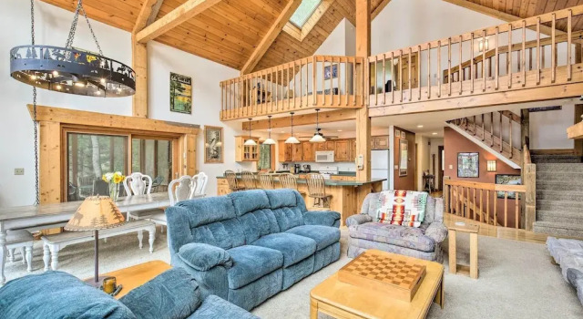 Waterfront Lake Tomahawk Cabin w/ Game Room!, Réserver Maison de vacances Lake Tomahawk Wisconsin