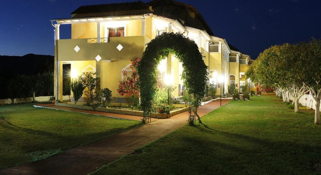 Studio in Corfu, With Pool Access, Enclosed Garden and Wifi, Rezerwuj Hotel Agios Georgios Epir