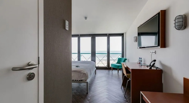 Beachhouse Hotel