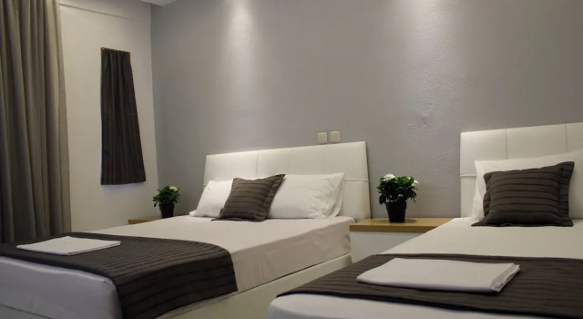 Трёхместный номер Standard с балконом Zeus Hotel