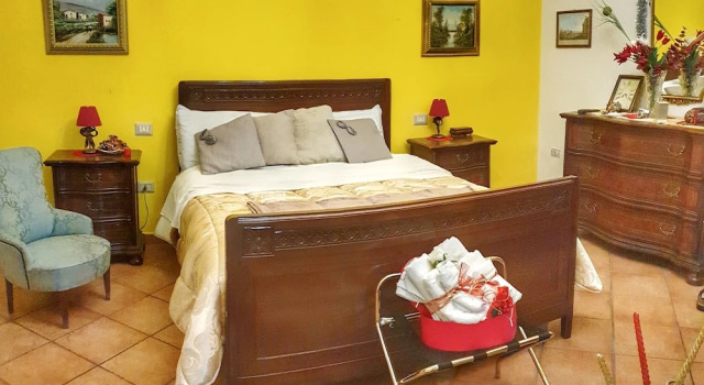 B&B Donna Anna, Забронировать Отель «постель и завтрак» Отели Неаполя с завтраком, рядом с Кафедральный собор Неаполя, Завтраки