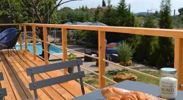 Апартаменты Comfort с видом на бассейн Large friendly and bright villa with pool