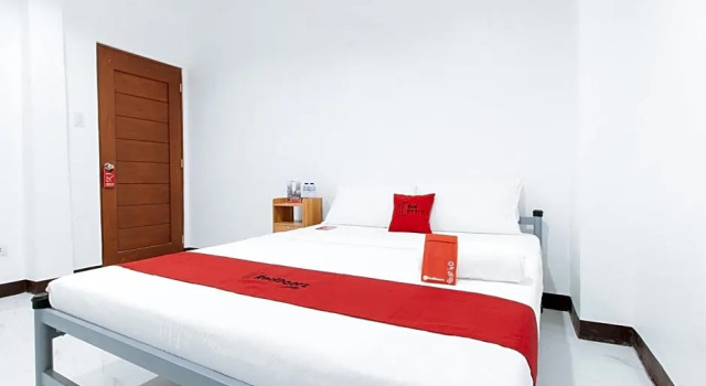 RedDoorz @ Don Martie Beach House Naic Cavite, Забронировать Отель Наик Кавите
