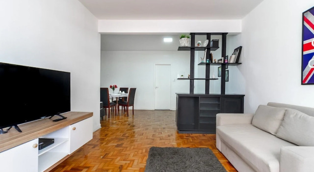 Amplo apartamento no centro, 2 quadras do metrô